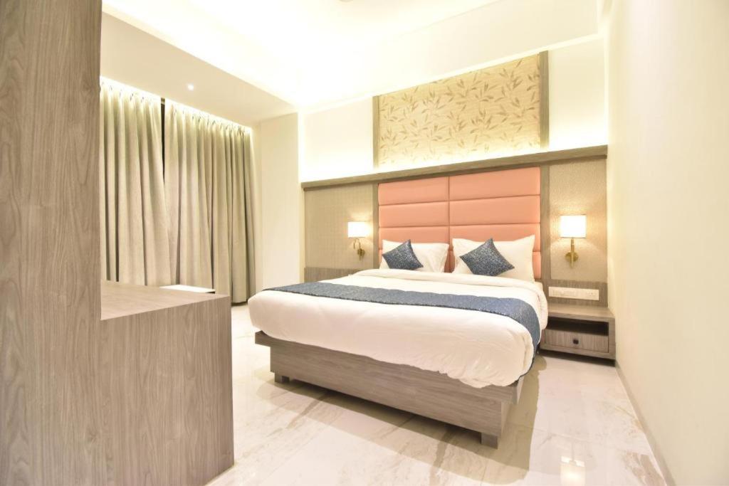 Glitz Hotels La Dahlia - Premium ธาเน ภายนอก รูปภาพ