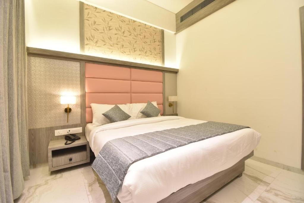 Glitz Hotels La Dahlia - Premium ธาเน ภายนอก รูปภาพ