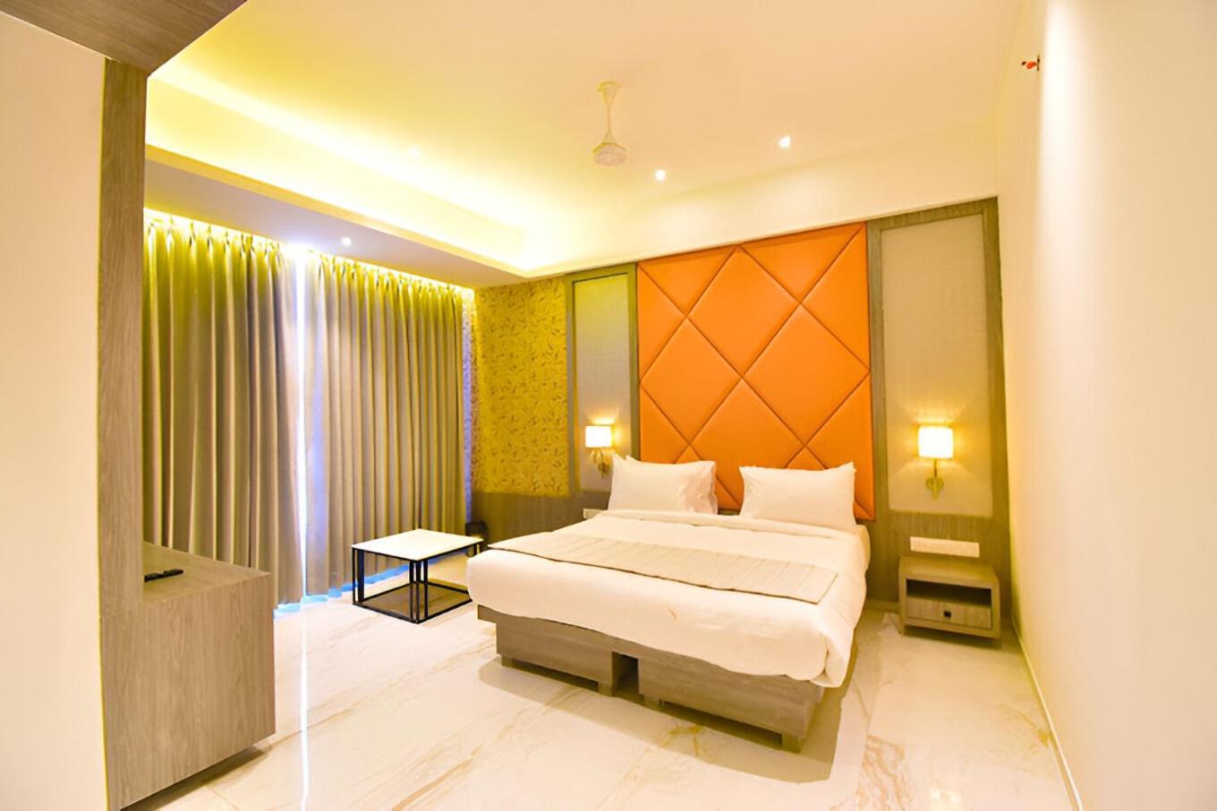 Glitz Hotels La Dahlia - Premium ธาเน ภายนอก รูปภาพ