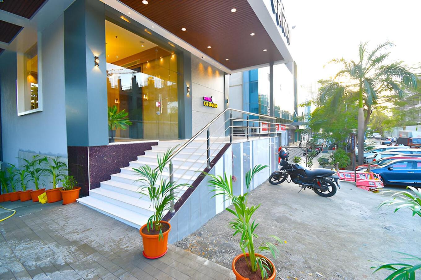 Glitz Hotels La Dahlia - Premium ธาเน ภายนอก รูปภาพ