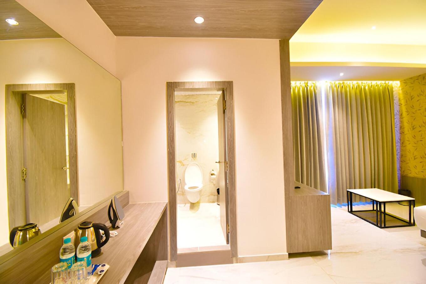 Glitz Hotels La Dahlia - Premium ธาเน ภายนอก รูปภาพ