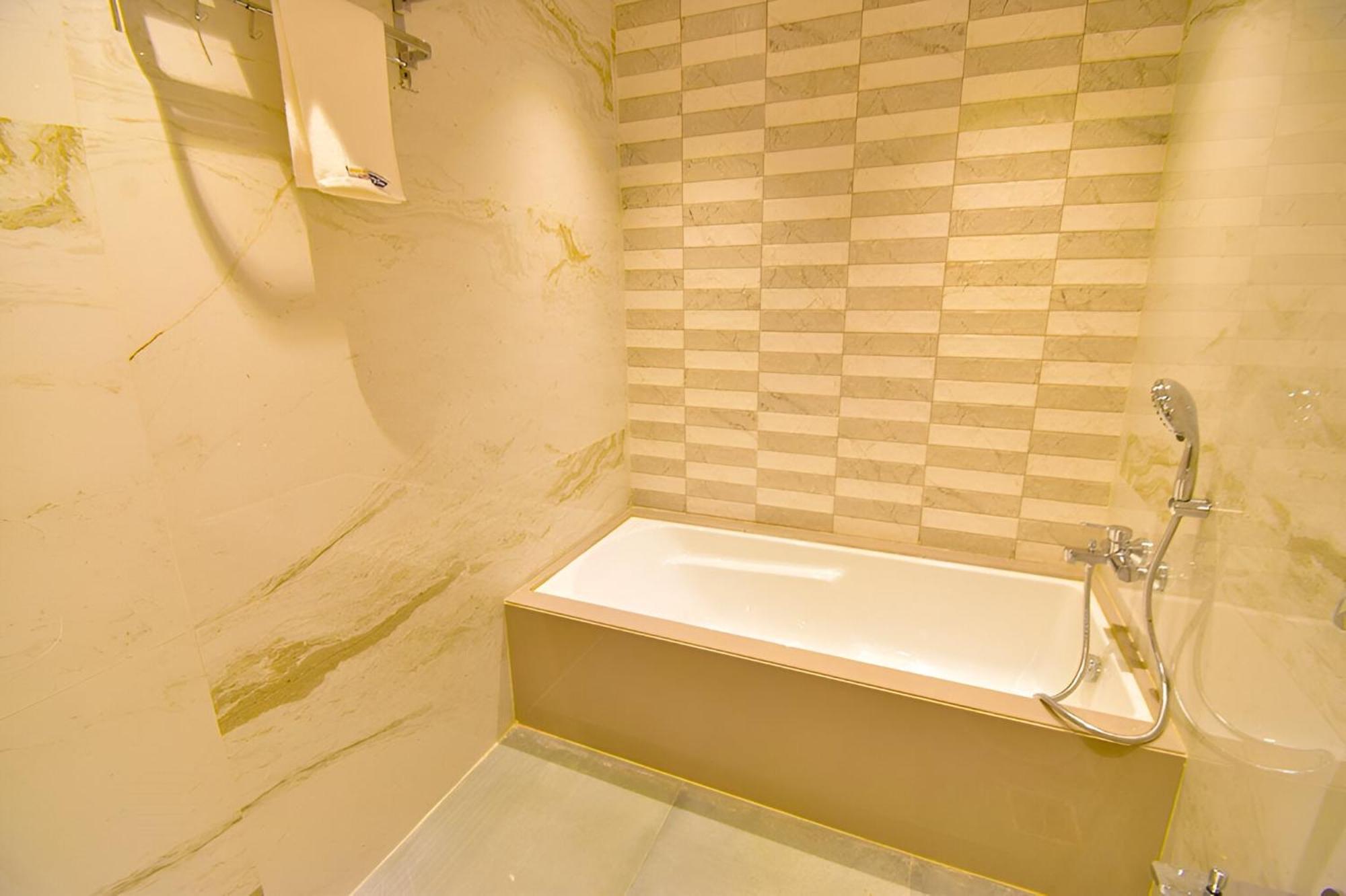 Glitz Hotels La Dahlia - Premium ธาเน ภายนอก รูปภาพ